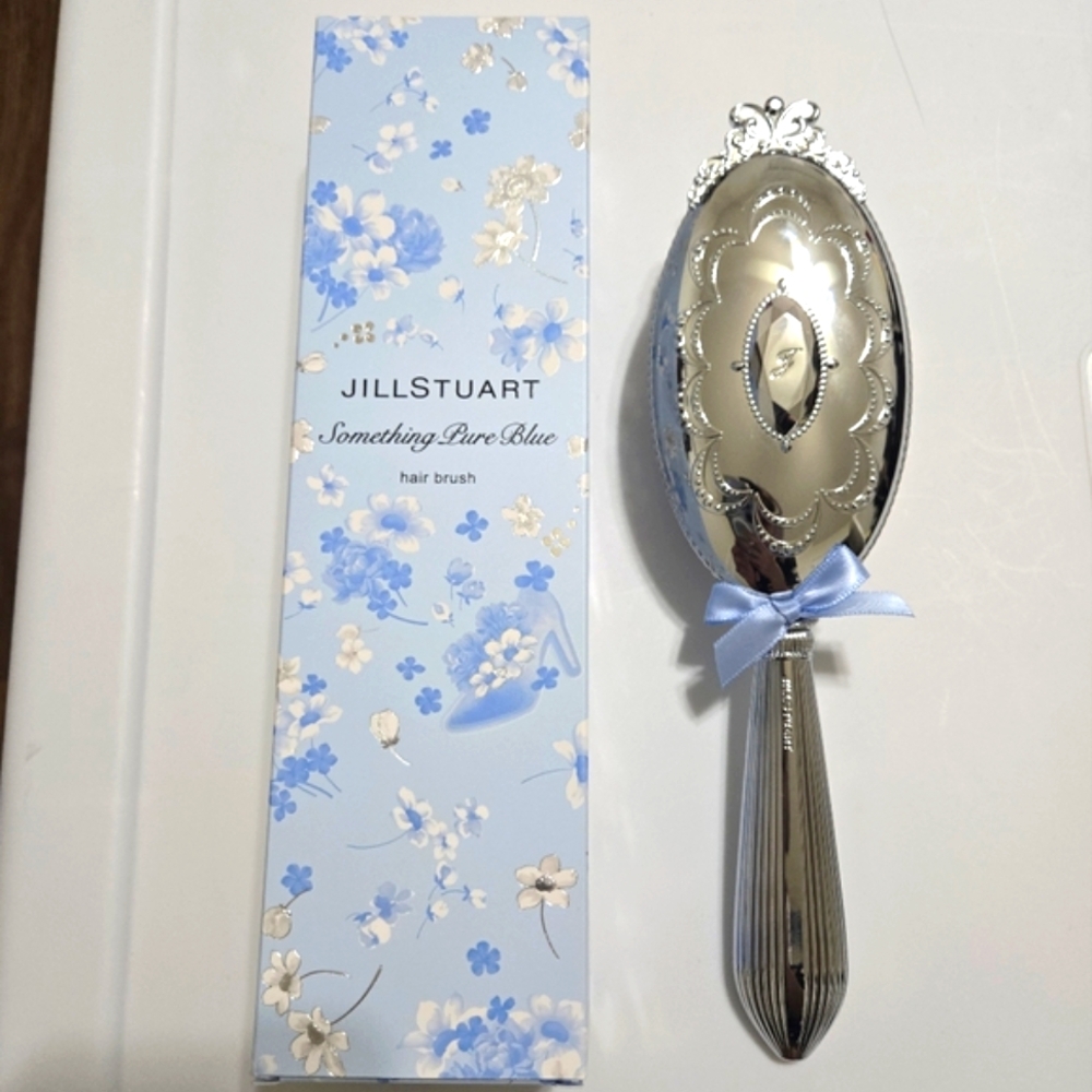 Jill Stuart Something Pure Blue hair brush